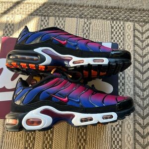 Patta x Nike Air Max Plus SZ 10
Brand New FC Barcelona Collaboration